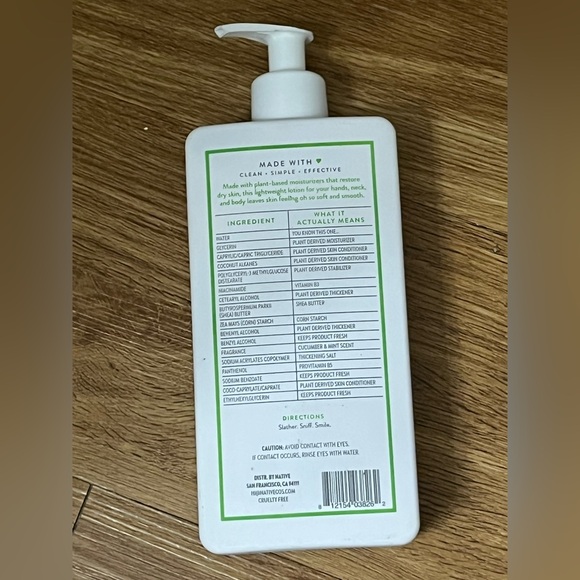Native Cucumber & Mint Moisturizing Lotion - White and Green - Picture 3 of 3